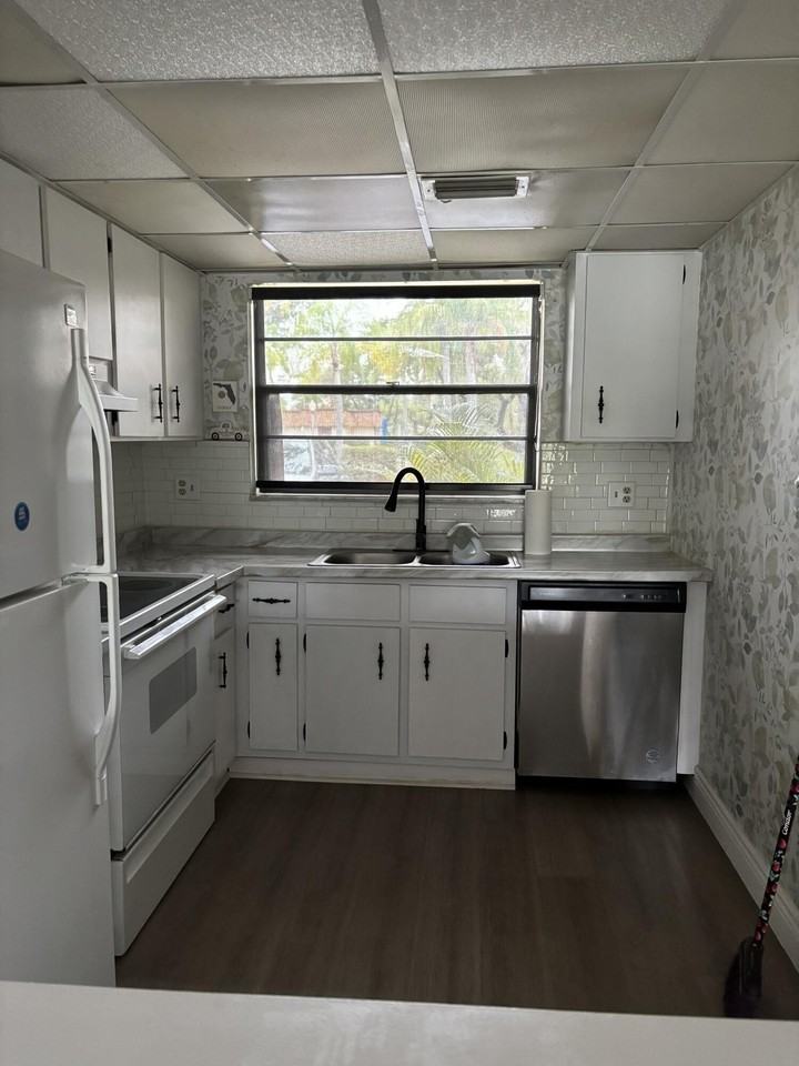 2153 N 14th Ave #2153 - Photo 6 of 11