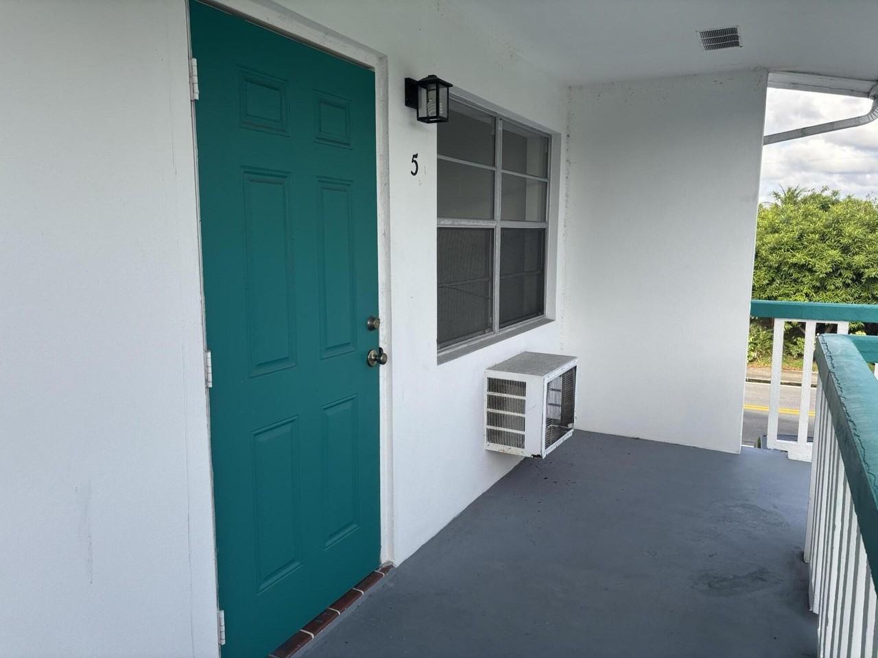 1111 N Federal Hwy #5 - Photo 2 of 15