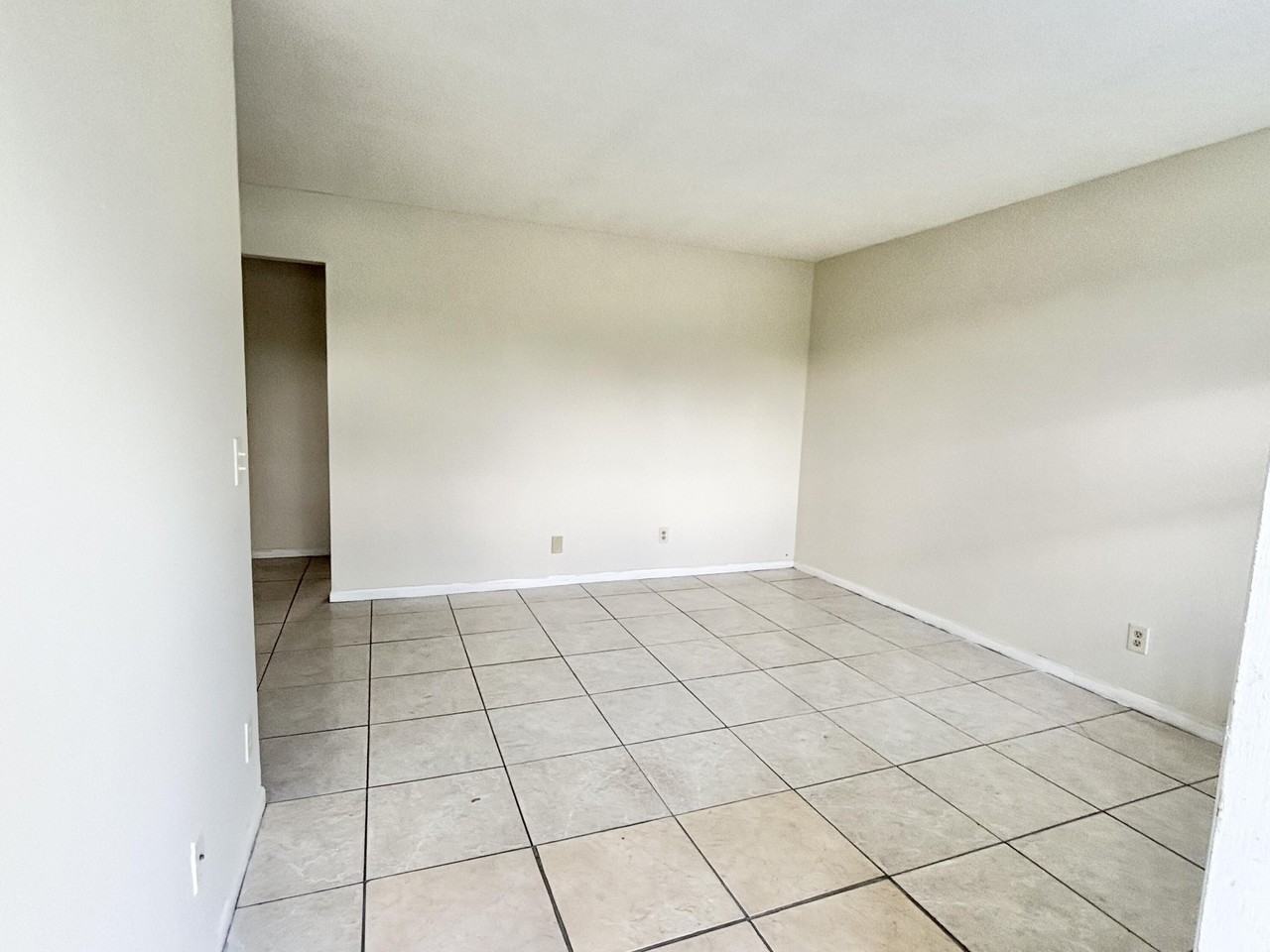 1111 N Federal Hwy #5 - Photo 3 of 15