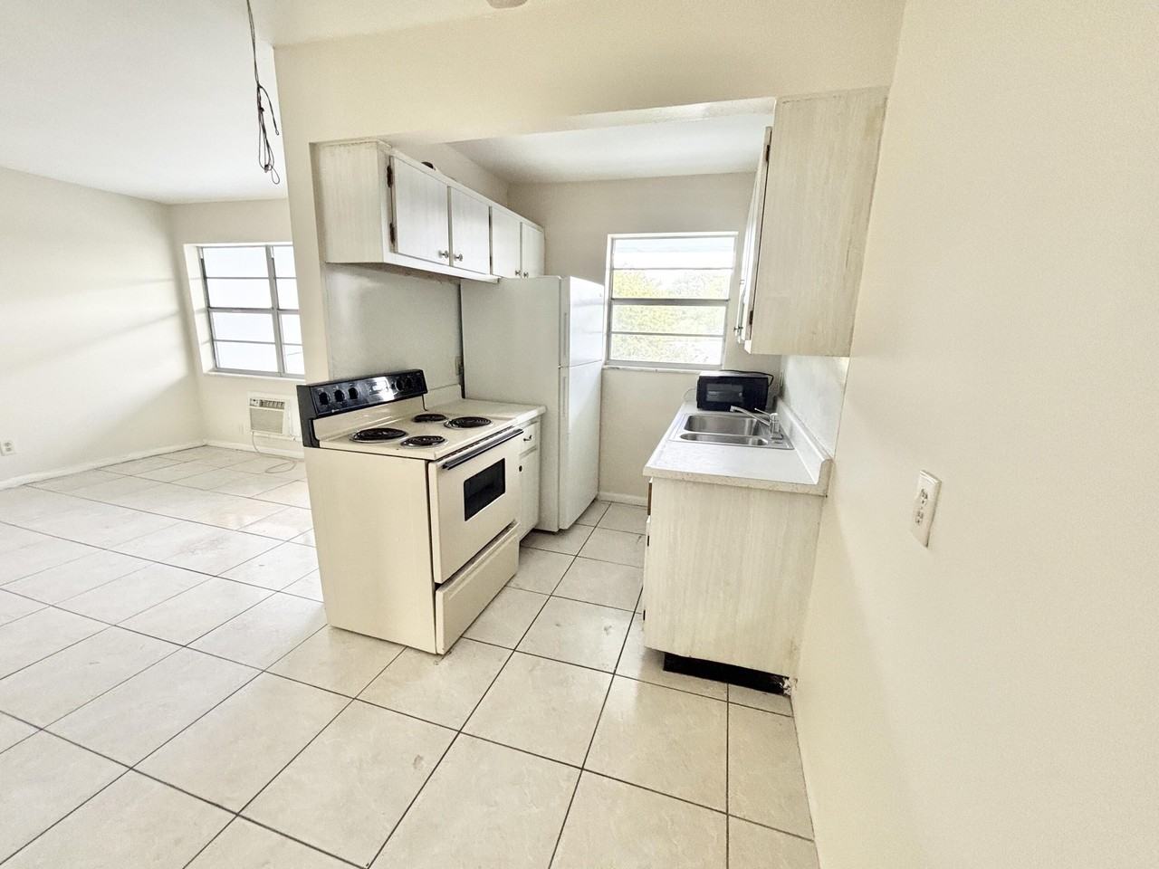 1111 N Federal Hwy #5 - Photo 6 of 15
