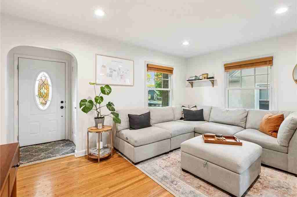 3040 Hampshire Ave S - Photo 4 of 40