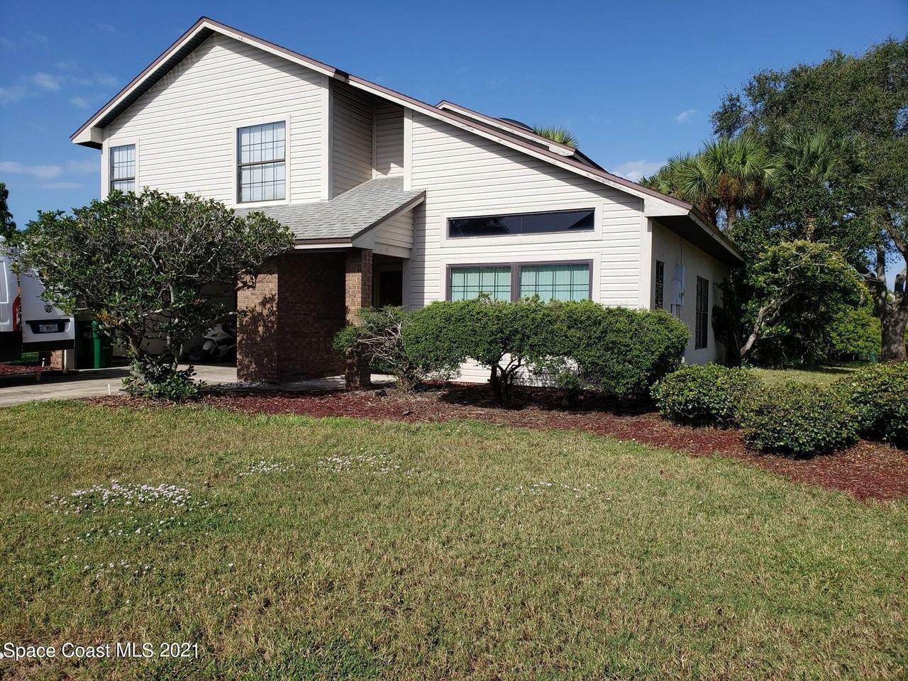 2575 Palm Lake Dr - Photo 2 of 28
