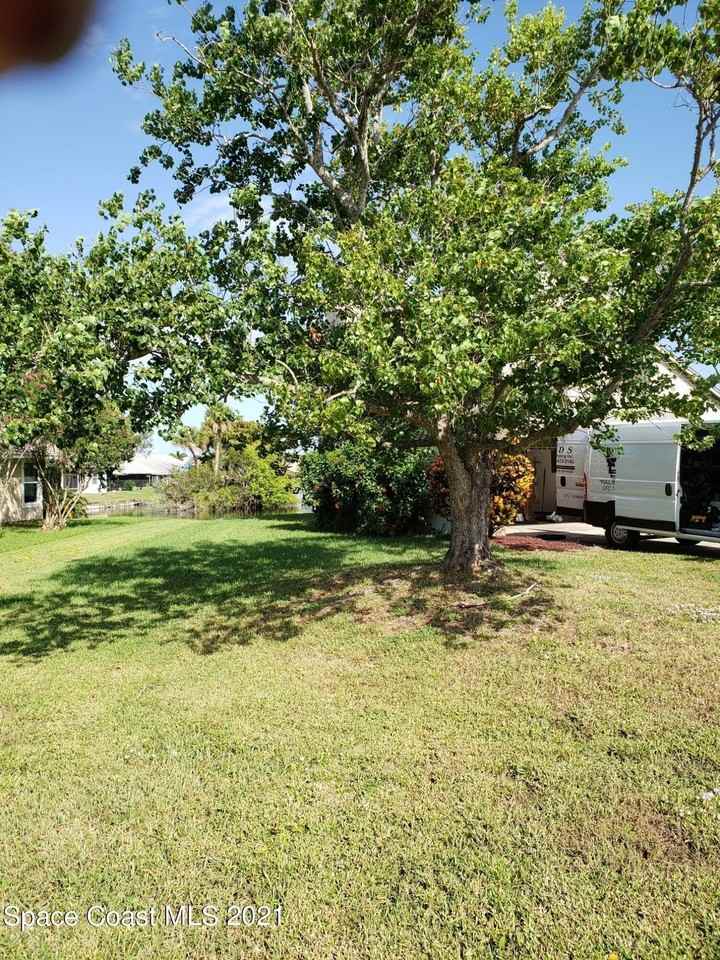 2575 Palm Lake Dr - Photo 3 of 28