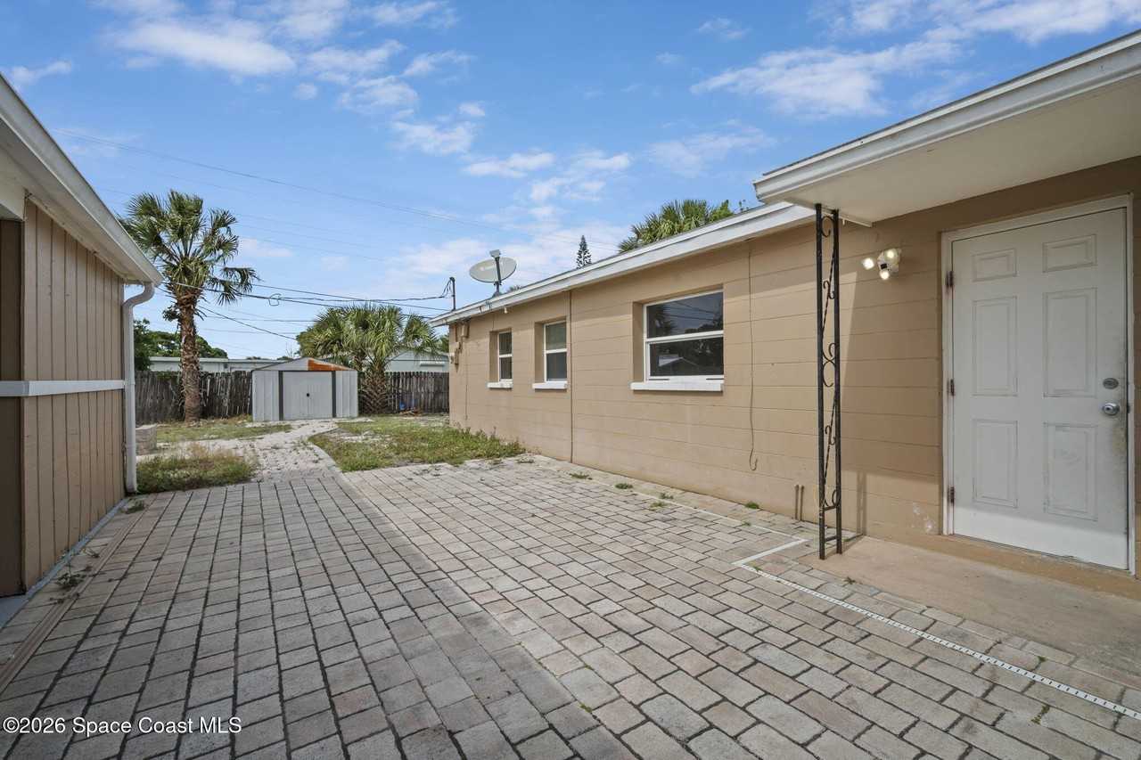 1688 Eisenhower Ave - Photo 4 of 26