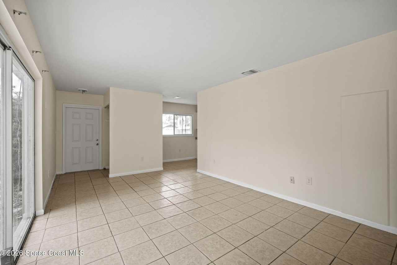 1688 Eisenhower Ave - Photo 5 of 26