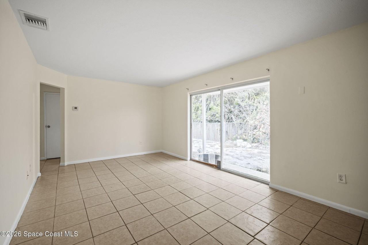 1688 Eisenhower Ave - Photo 6 of 26