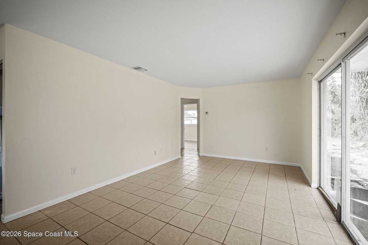 1688 Eisenhower Ave - Photo 7 of 26
