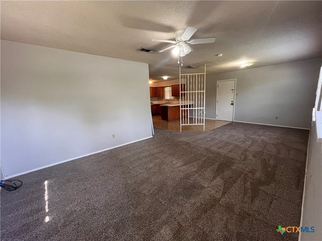 900 Hazelton St - Photo 2 of 8