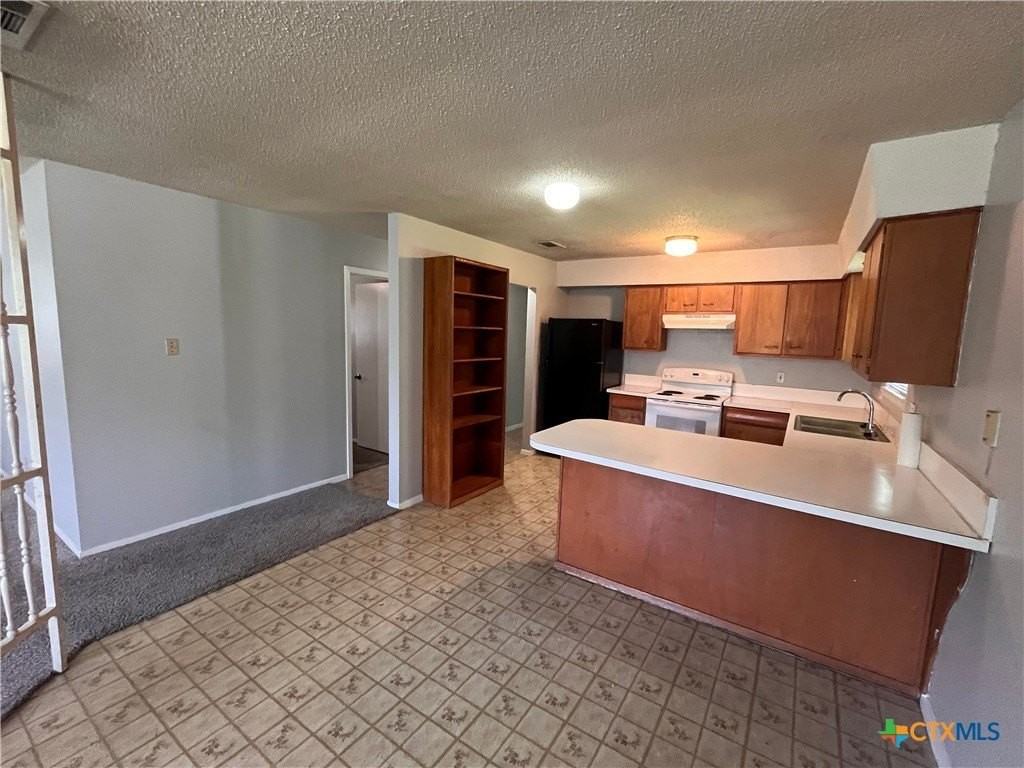 900 Hazelton St - Photo 3 of 8
