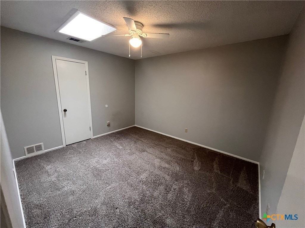 900 Hazelton St - Photo 4 of 8
