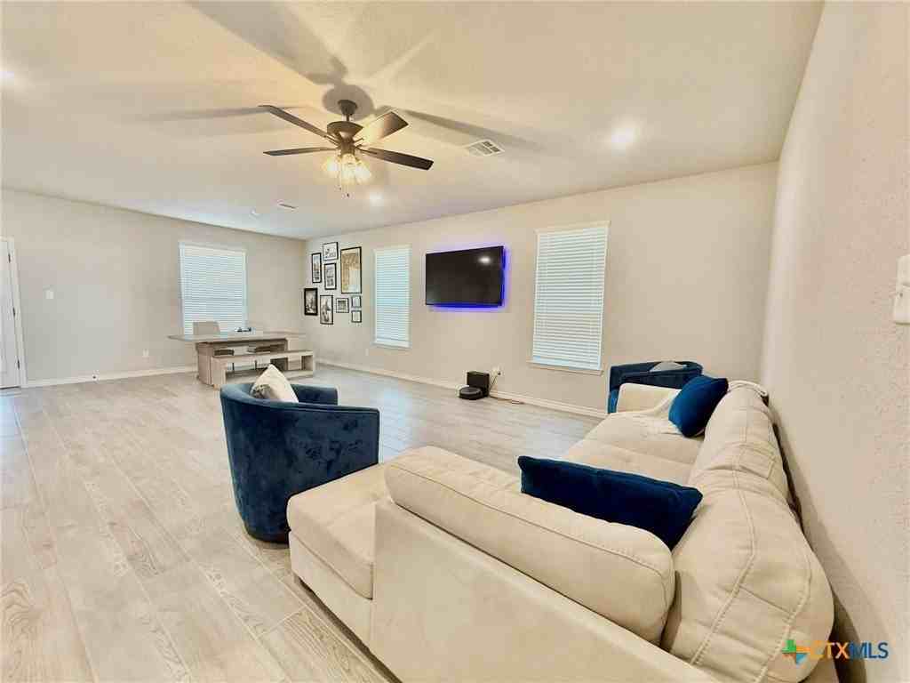 3103 Seeker St - Photo 4 of 30