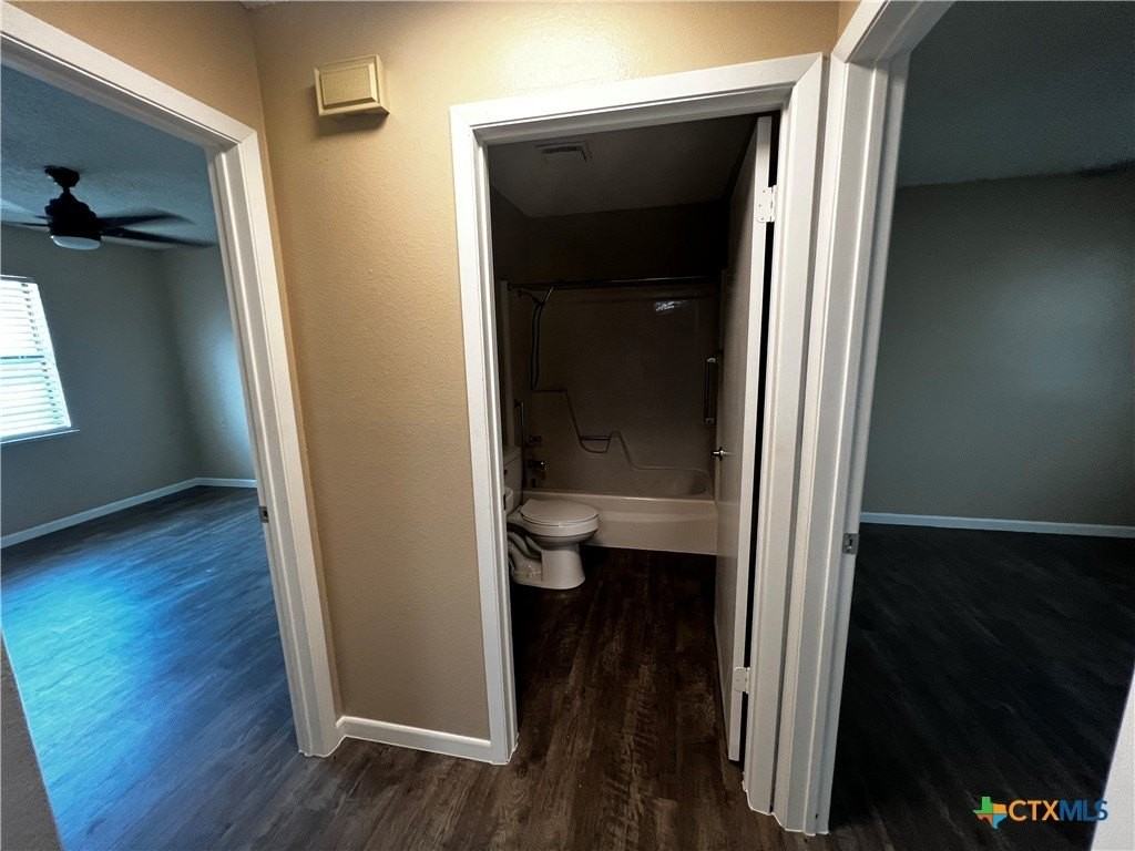 301 Rockwood Dr #J4 - Photo 4 of 8