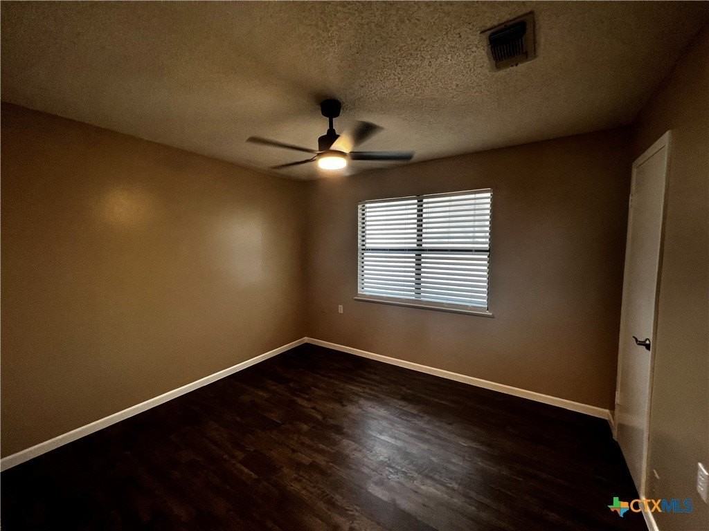 301 Rockwood Dr #J4 - Photo 5 of 8