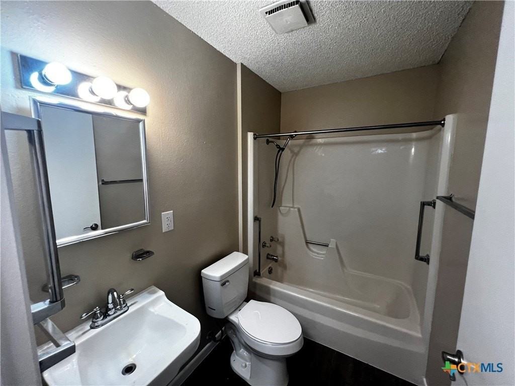 301 Rockwood Dr #J4 - Photo 6 of 8