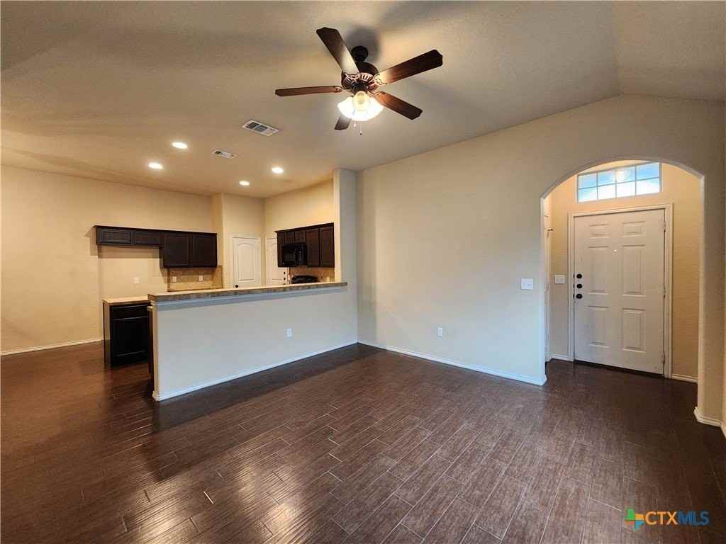712 Creekside Cir - Photo 4 of 48