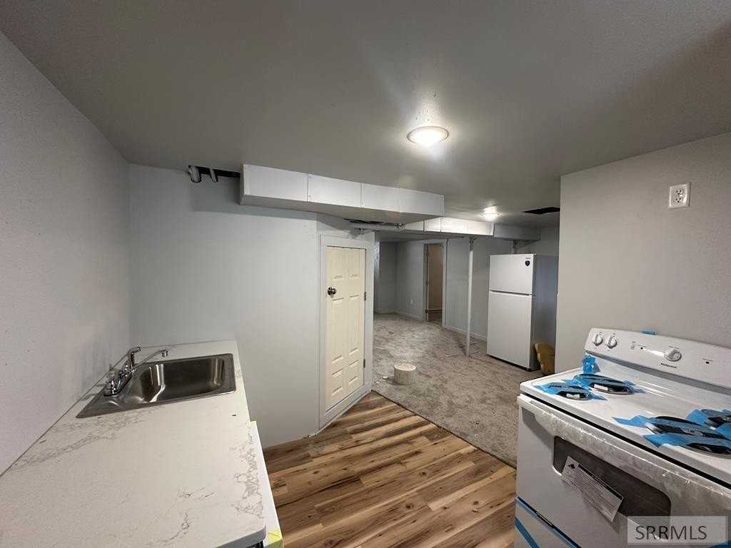 295 S Boulevard - Photo 3 of 21