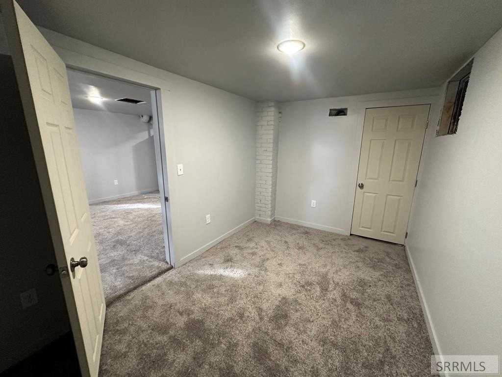 295 S Boulevard - Photo 5 of 21