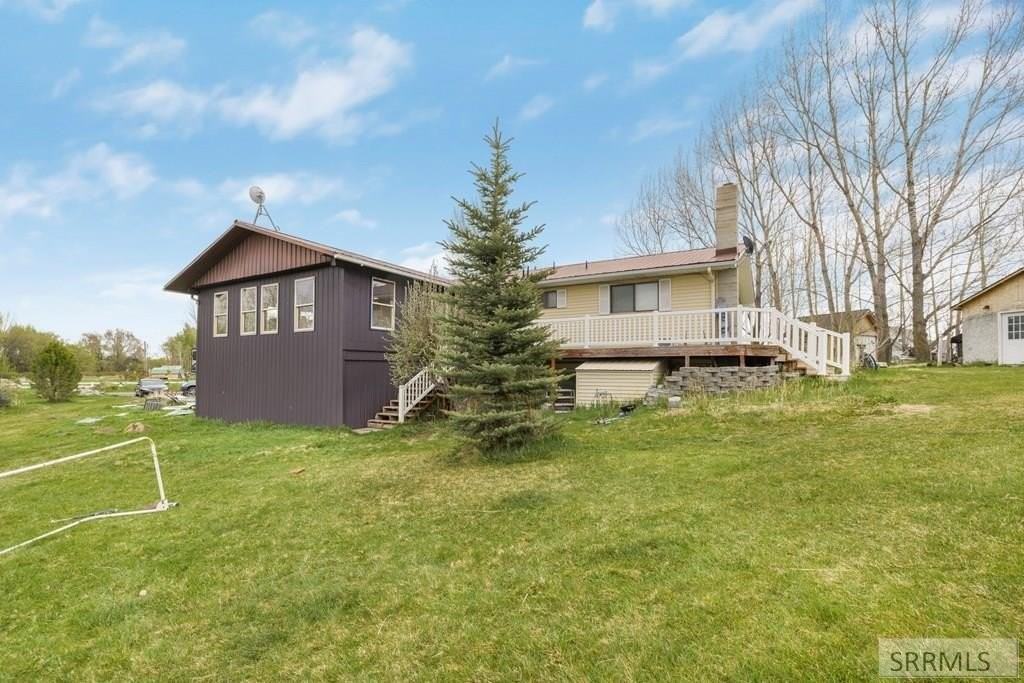 4671 N 495 W - Photo 3 of 36