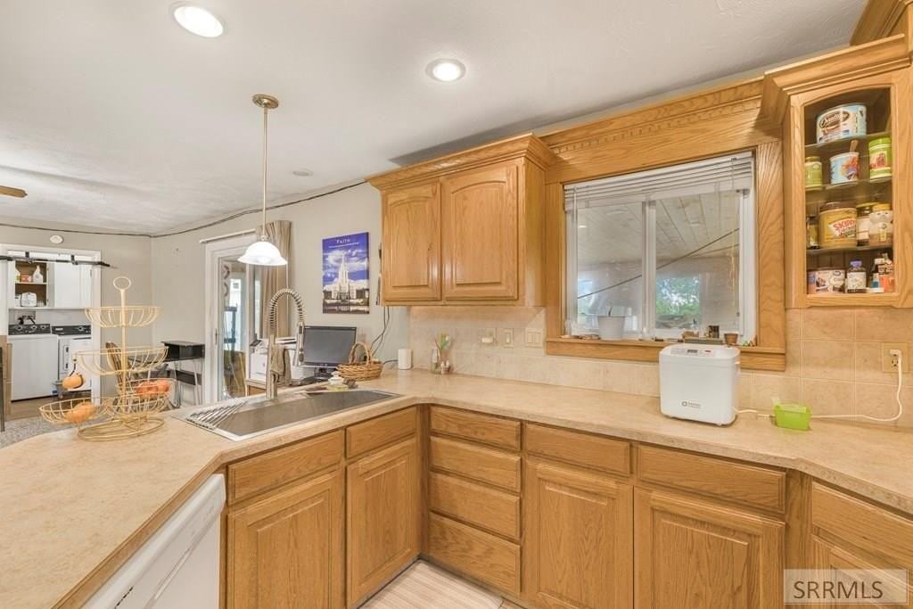 4671 N 495 W - Photo 7 of 36