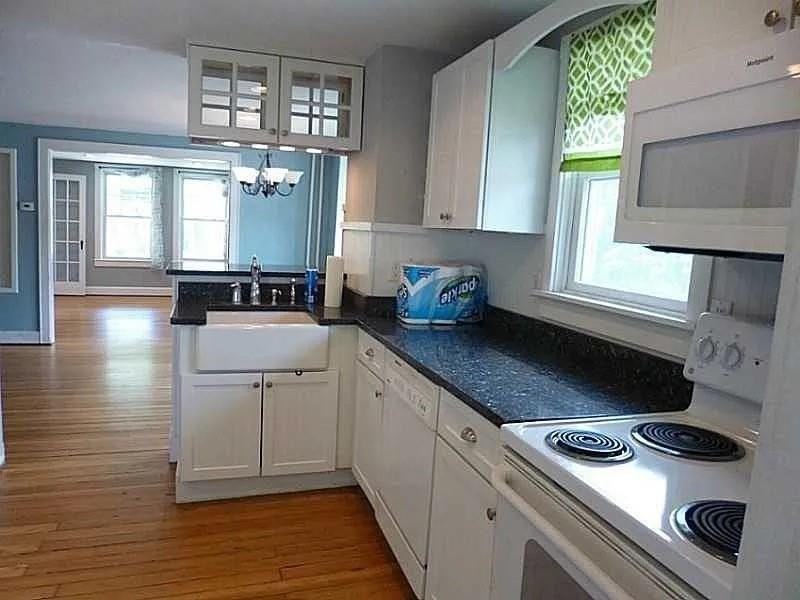 61 Malbone Rd - Photo 3 of 14