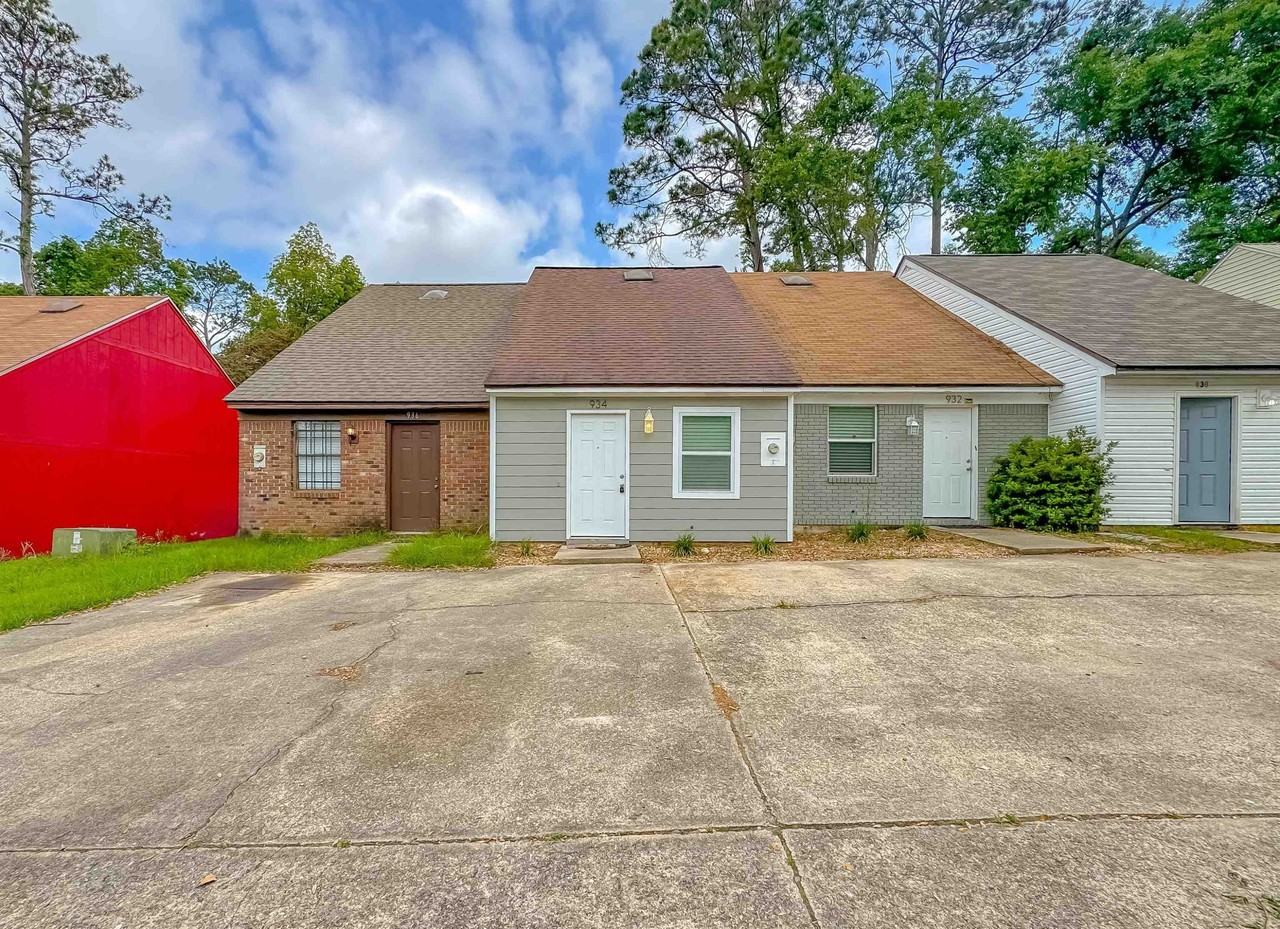 934 S Lipona Rd