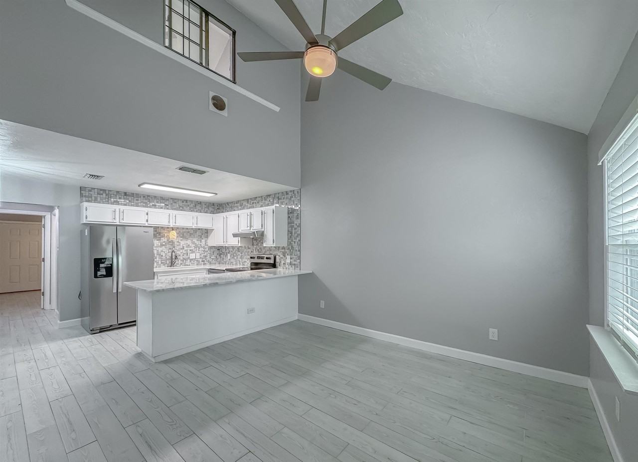 934 S Lipona Rd - Photo 3 of 43