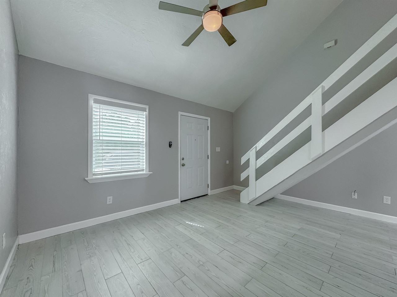 934 S Lipona Rd - Photo 5 of 43