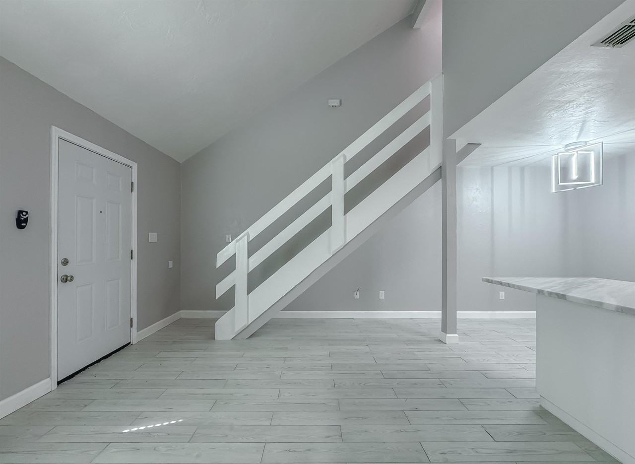 934 S Lipona Rd - Photo 6 of 43