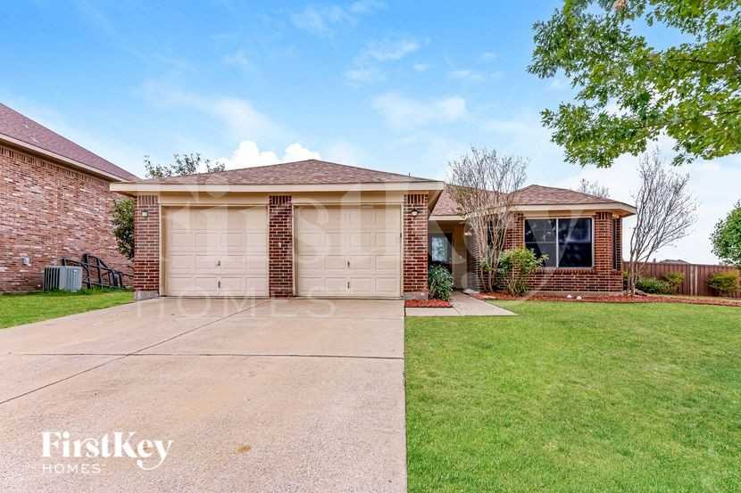 229 Silver Spur Dr - Photo 2 of 15