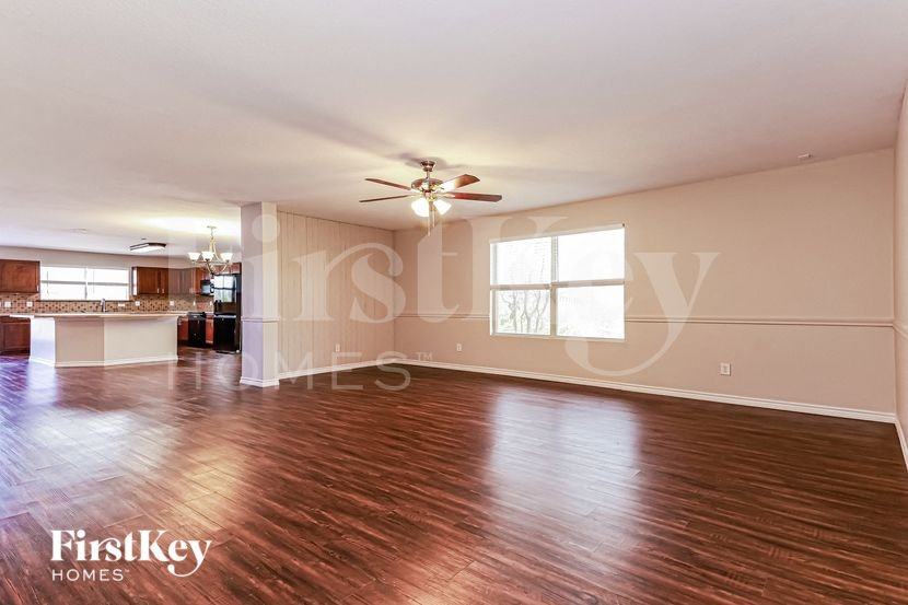 229 Silver Spur Dr - Photo 3 of 15