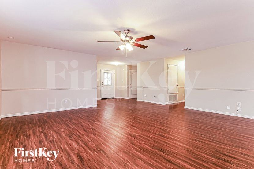 229 Silver Spur Dr - Photo 4 of 15
