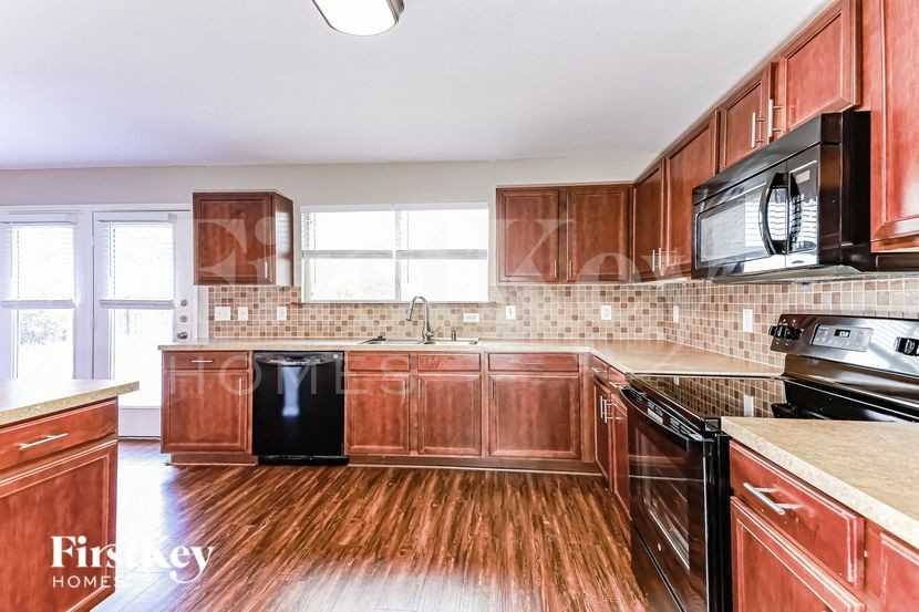 229 Silver Spur Dr - Photo 6 of 15