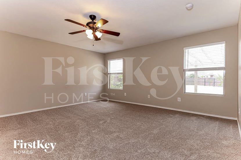229 Silver Spur Dr - Photo 7 of 15
