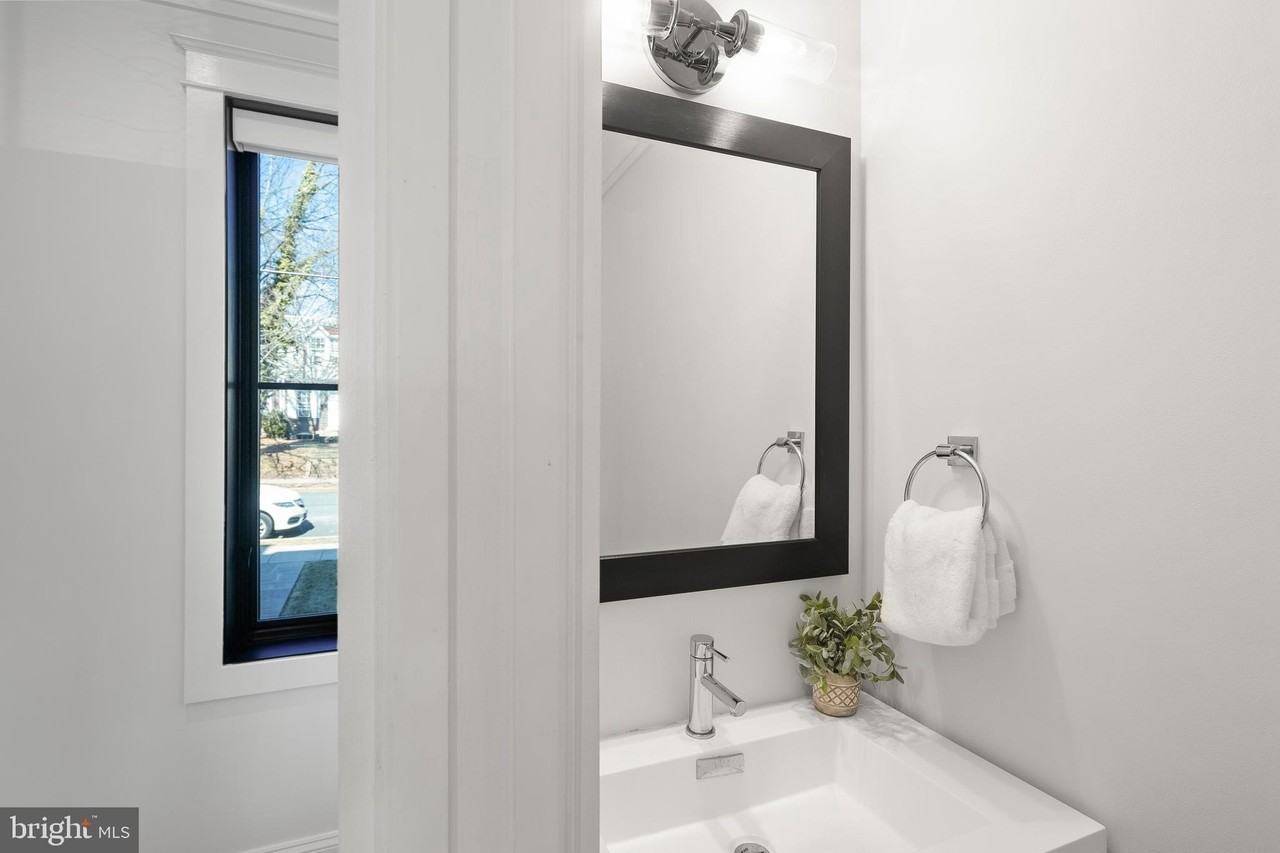 3722 S St Nw - Photo 5 of 50