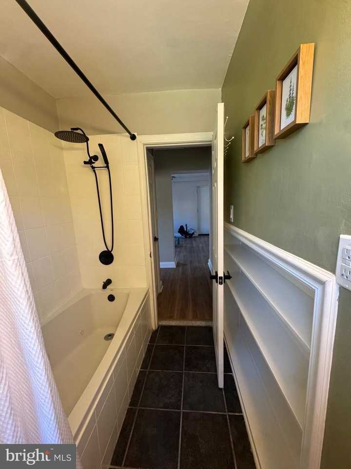 1404 Tuckerman St Nw #1 - Photo 7 of 10