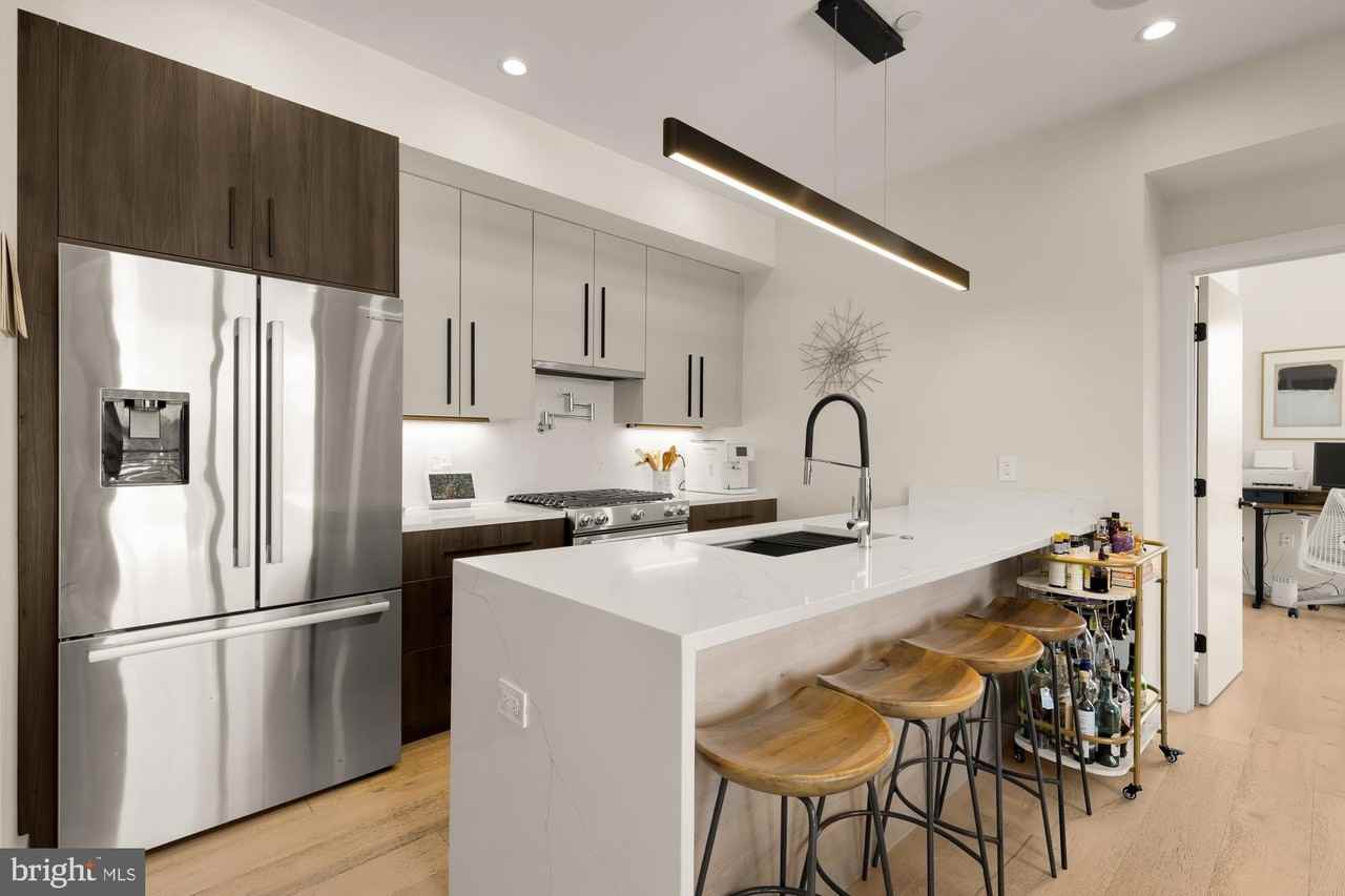 3933 14th St Nw #8 - Photo 3 of 28