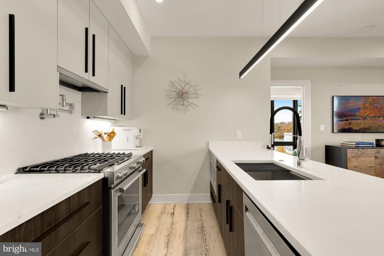 3933 14th St Nw #8 - Photo 4 of 28