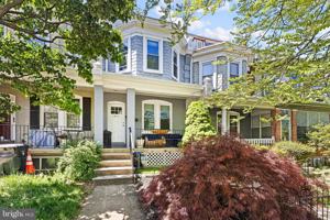 featured image of 1011 N Clayton St