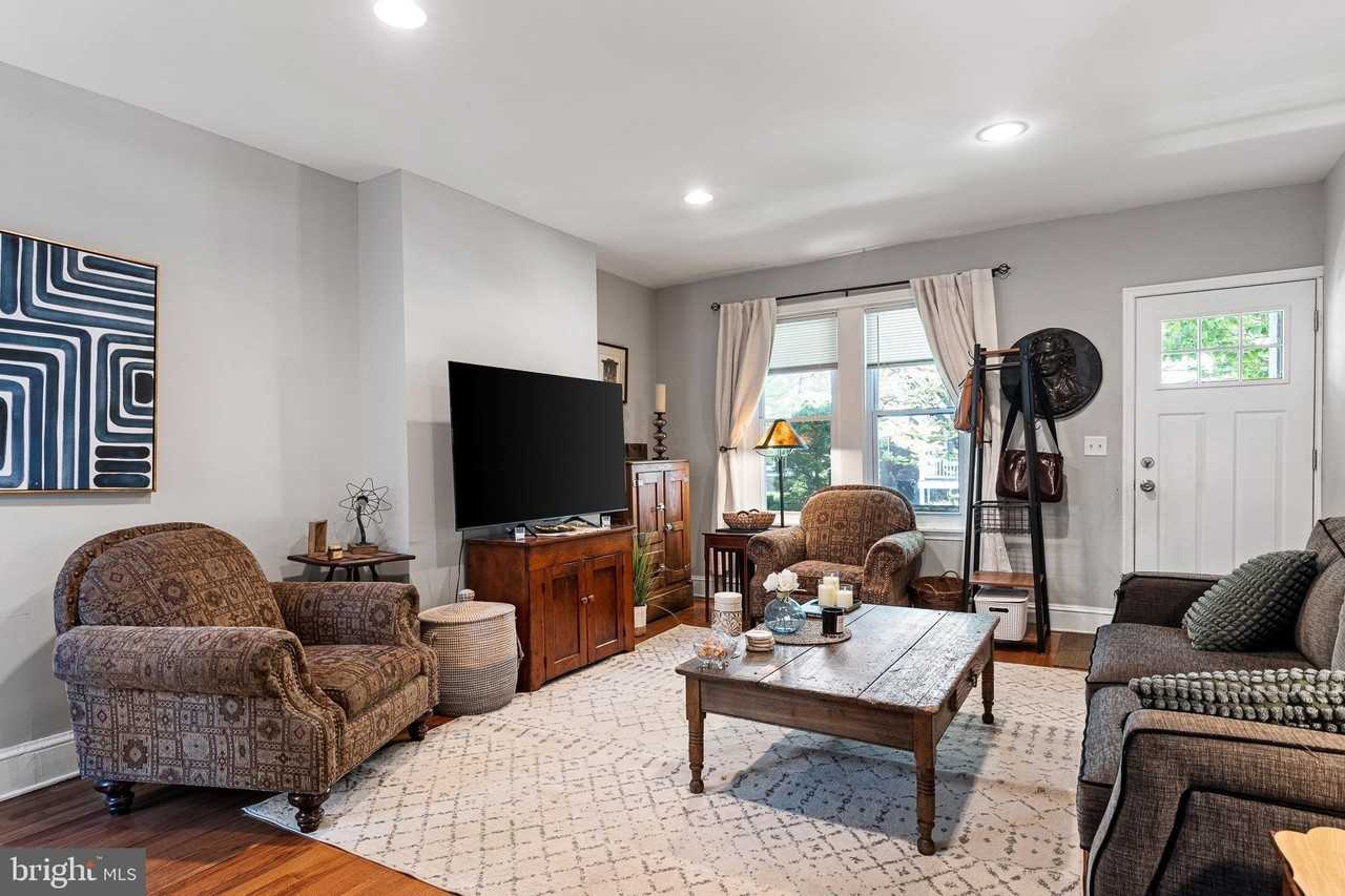 1011 N Clayton St - Photo 4 of 20