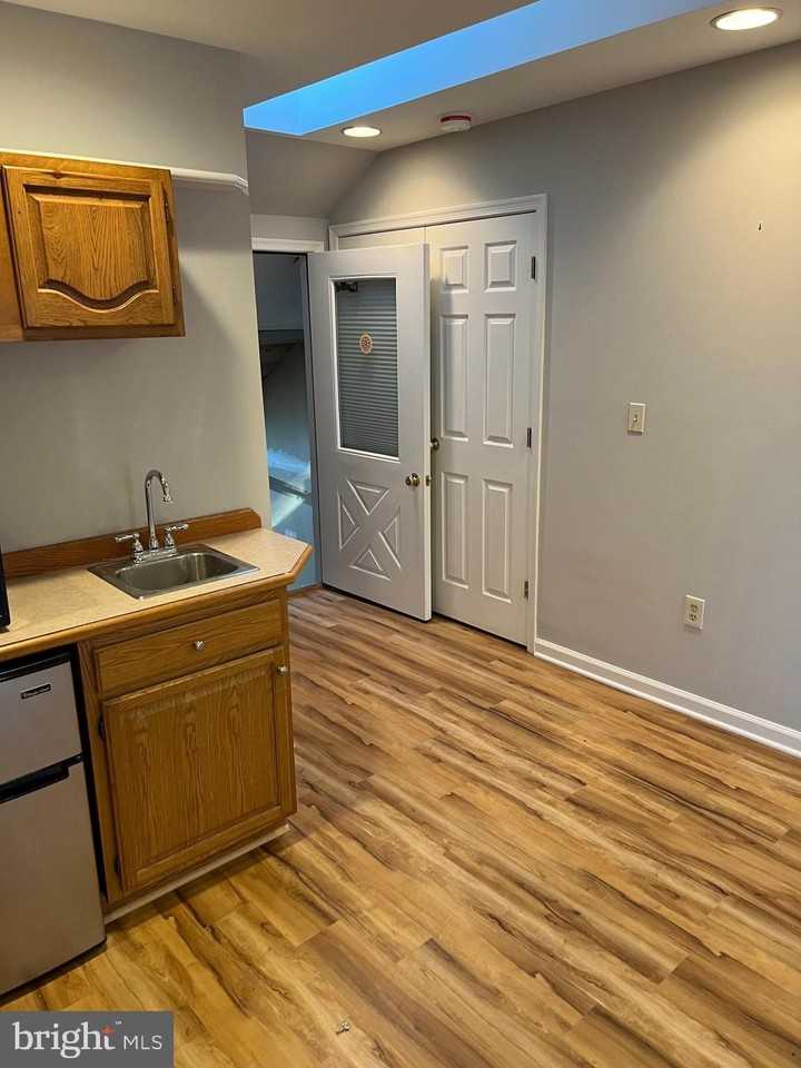 593 A St - Photo 2 of 8