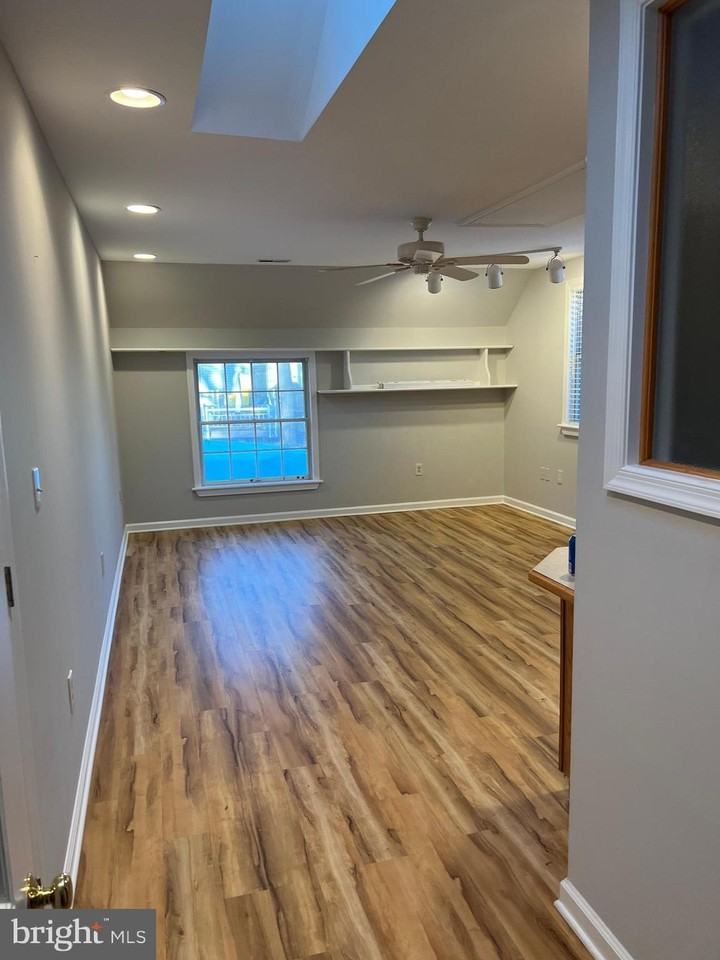 593 A St - Photo 3 of 8