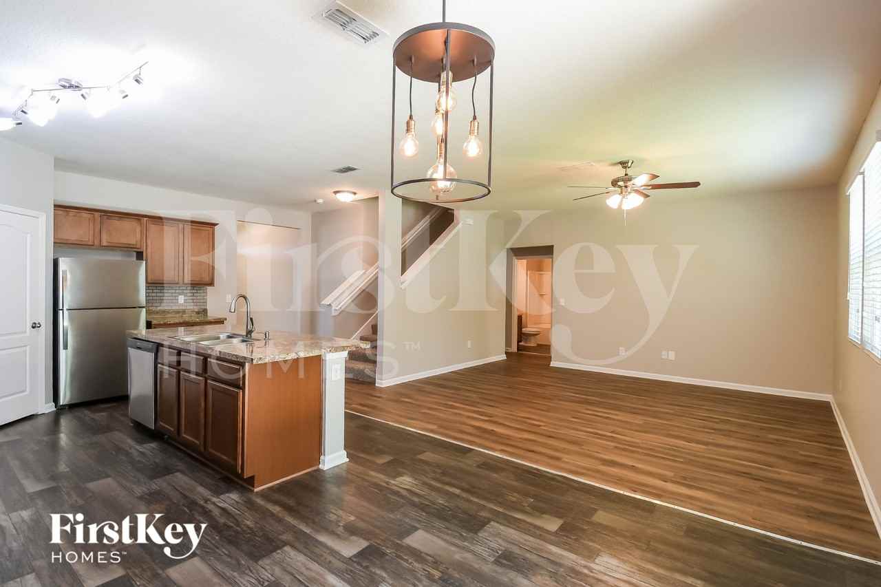 1939 April Oaks Dr - Photo 4 of 16