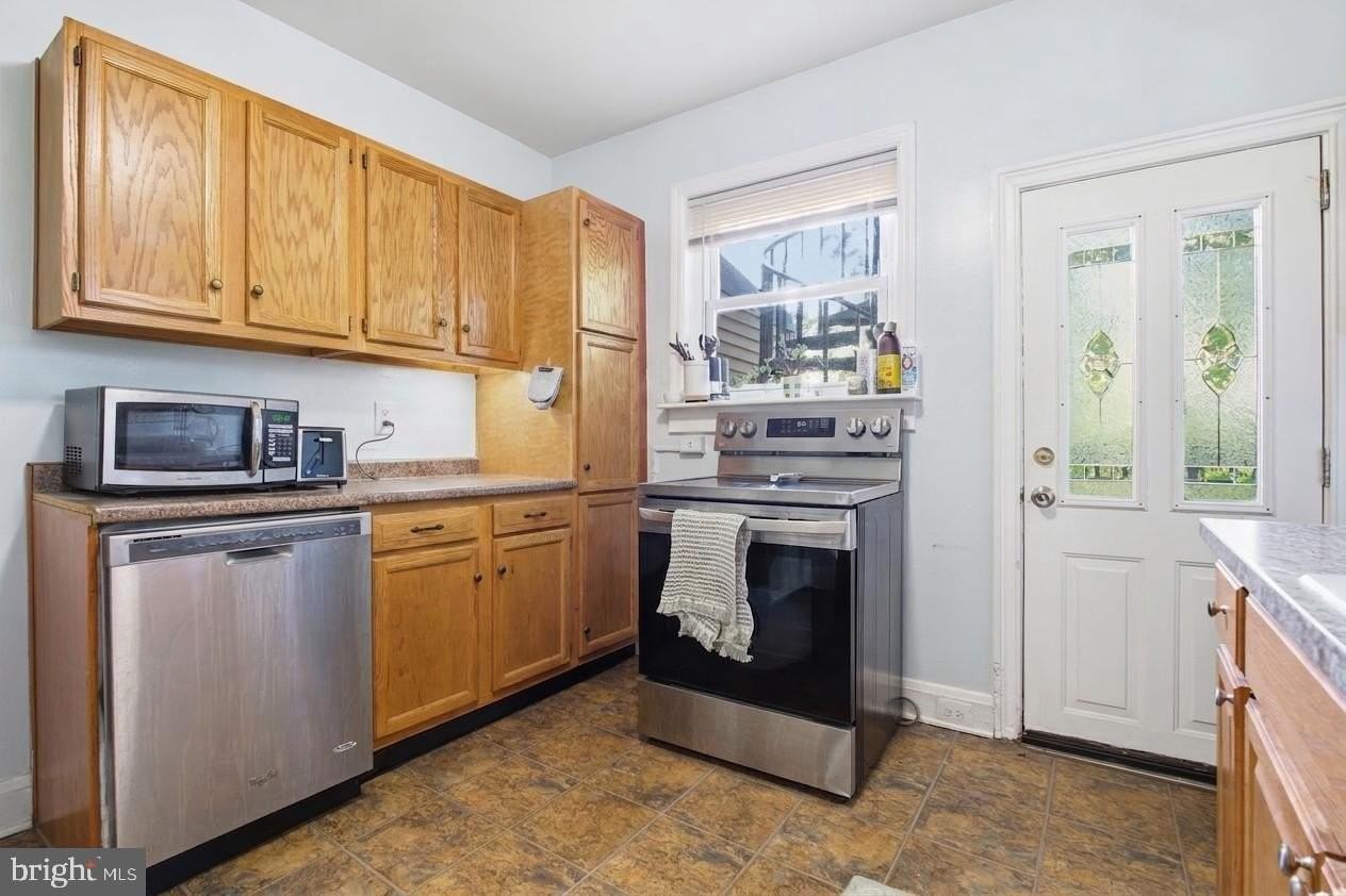 1412 Light St #2 - Photo 5 of 22