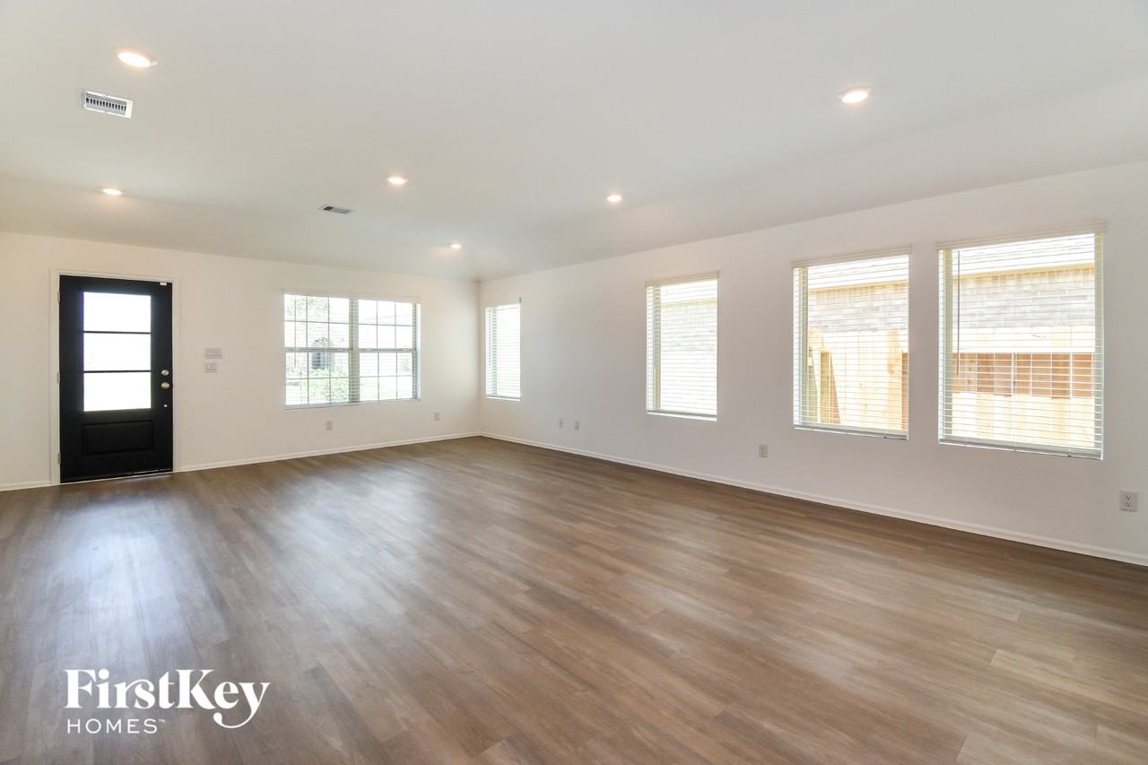 712 Willow Harbor Ln - Photo 2 of 15