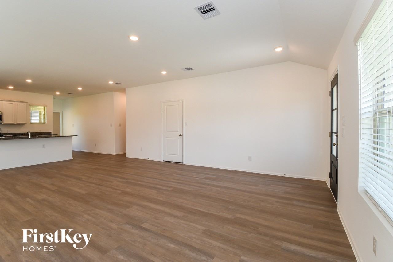 712 Willow Harbor Ln - Photo 4 of 15