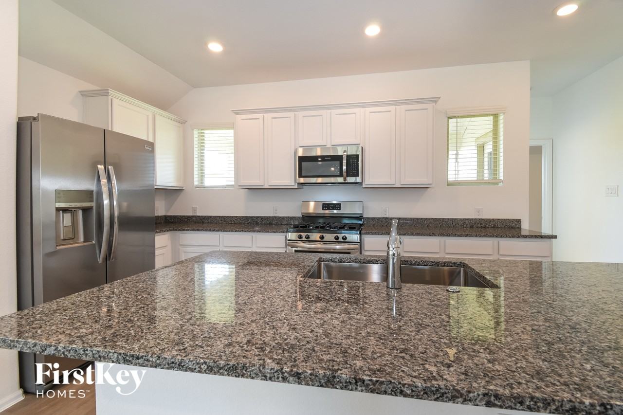 712 Willow Harbor Ln - Photo 5 of 15