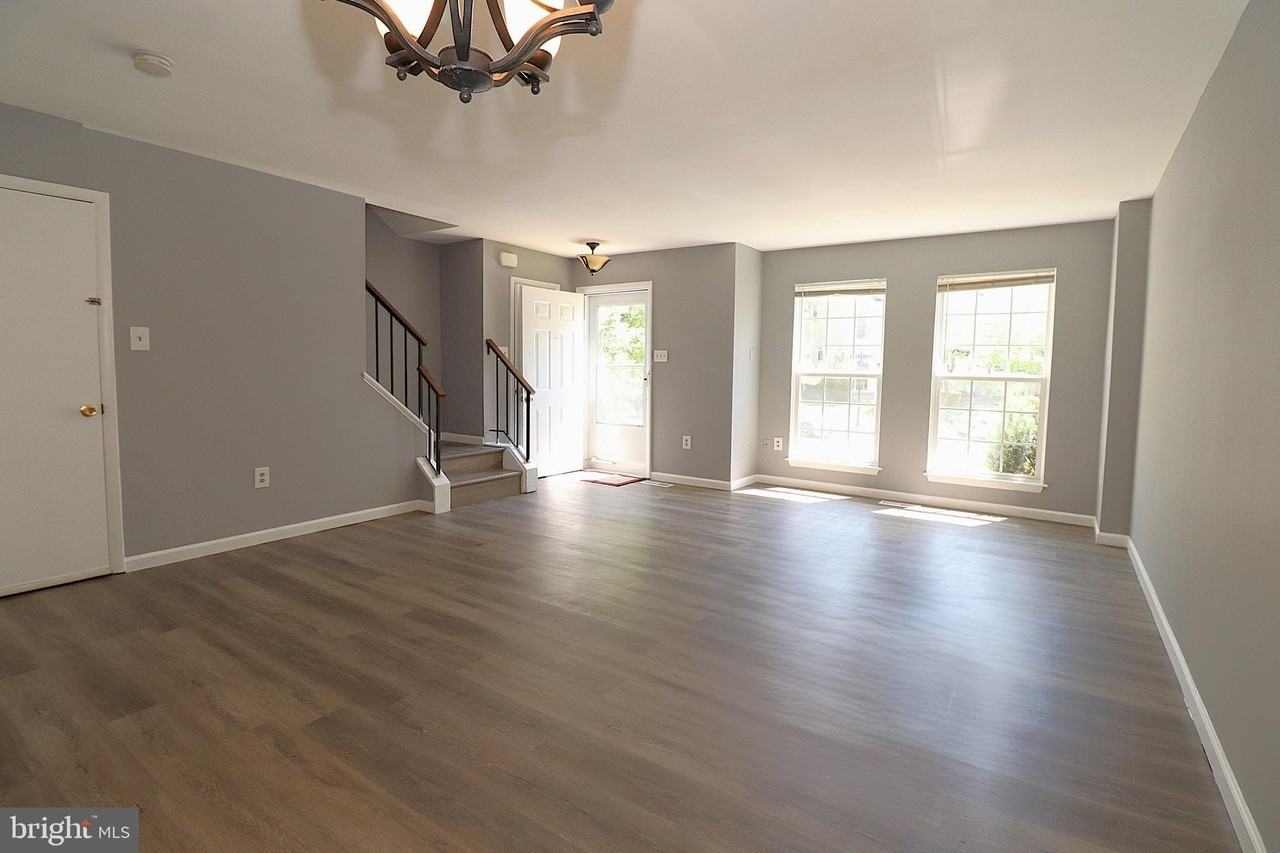 18365 Honeylocust Cir - Photo 2 of 28