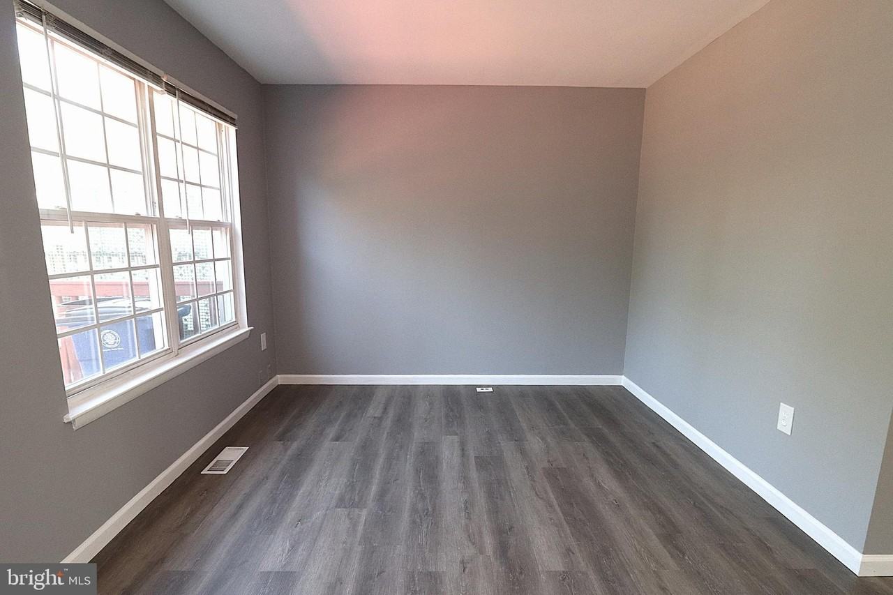18365 Honeylocust Cir - Photo 5 of 28