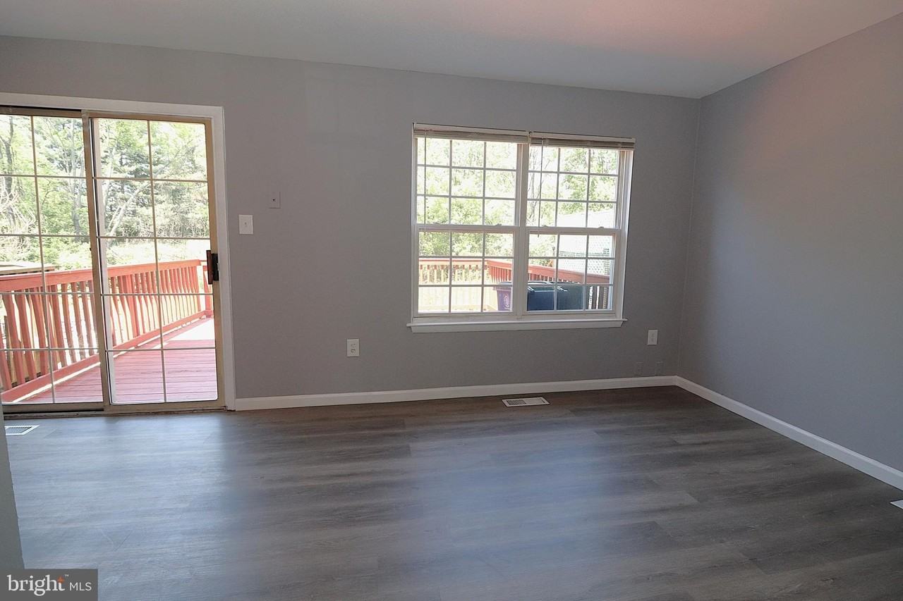 18365 Honeylocust Cir - Photo 6 of 28
