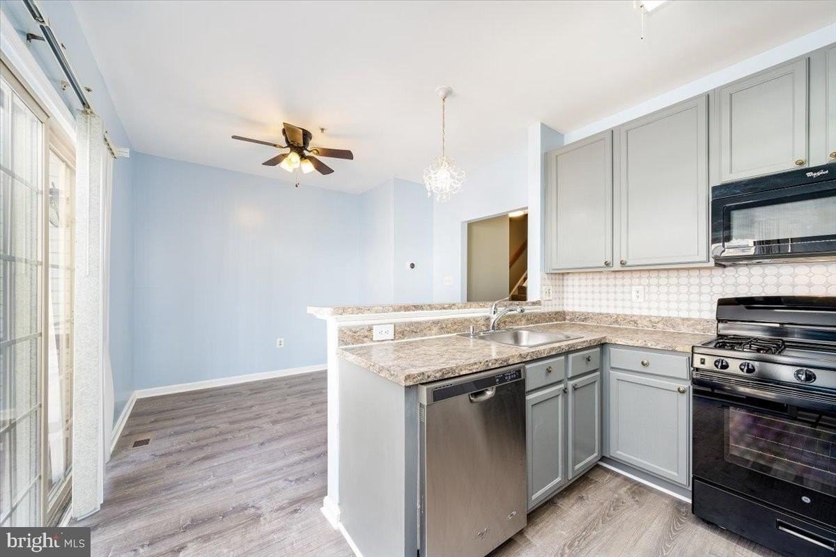 12121 Amber Ridge Cir - Photo 6 of 47